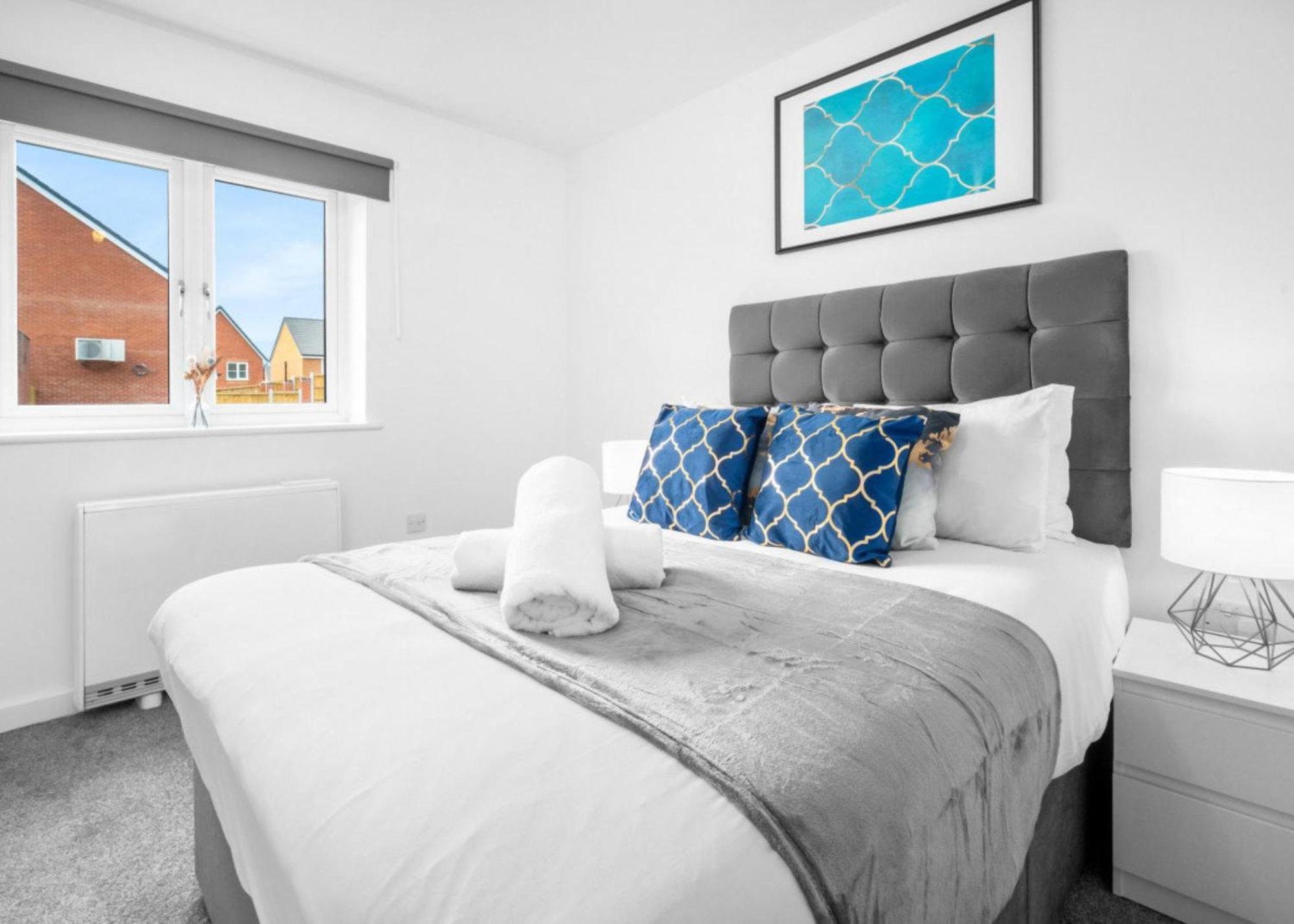 New 2 Bedroom Deluxe Apartment - Parking - Wifi & Netflix - Top Rated - 50C Cradley Heath Eksteriør bilde